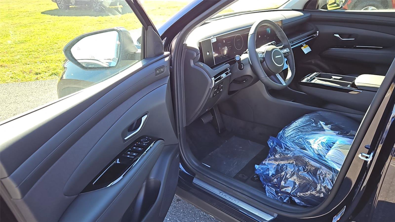 New 2025 Hyundai Tucson Limited image 9