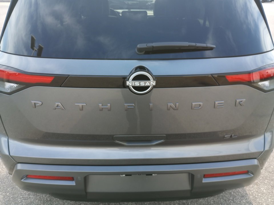 New 2026 Nissan Pathfinder SL FWD image 14