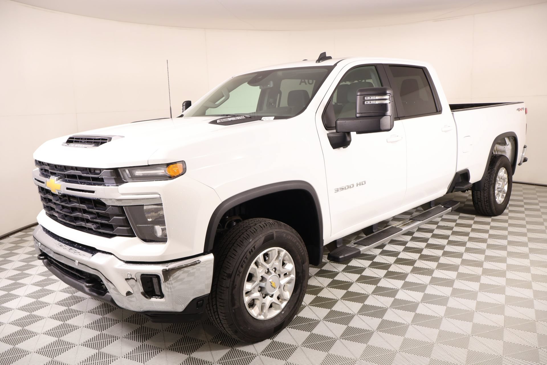 Used 2025 Chevrolet Silverado 3500 LT w/ Safety Package AWD/4WD image 11