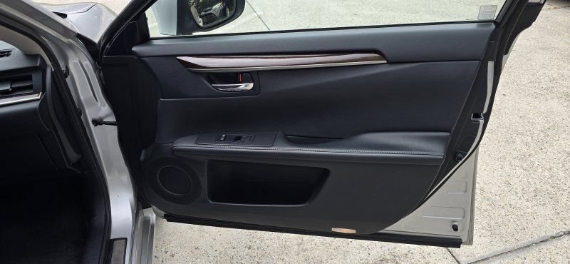 Used 2014 Lexus ES 350 w/ Luxury Package FWD image 18