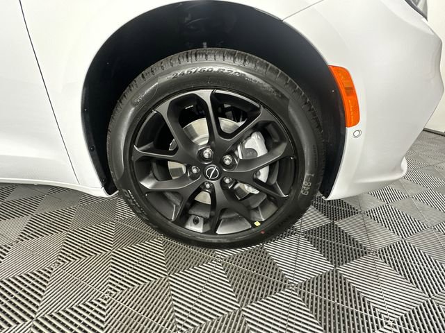 New 2026 Chrysler Pacifica Limited w/ S Appearance Package AWD/4WD image 4