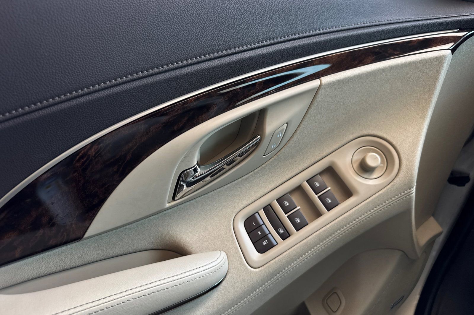 Used 2016 Buick LaCrosse Leather FWD image 12