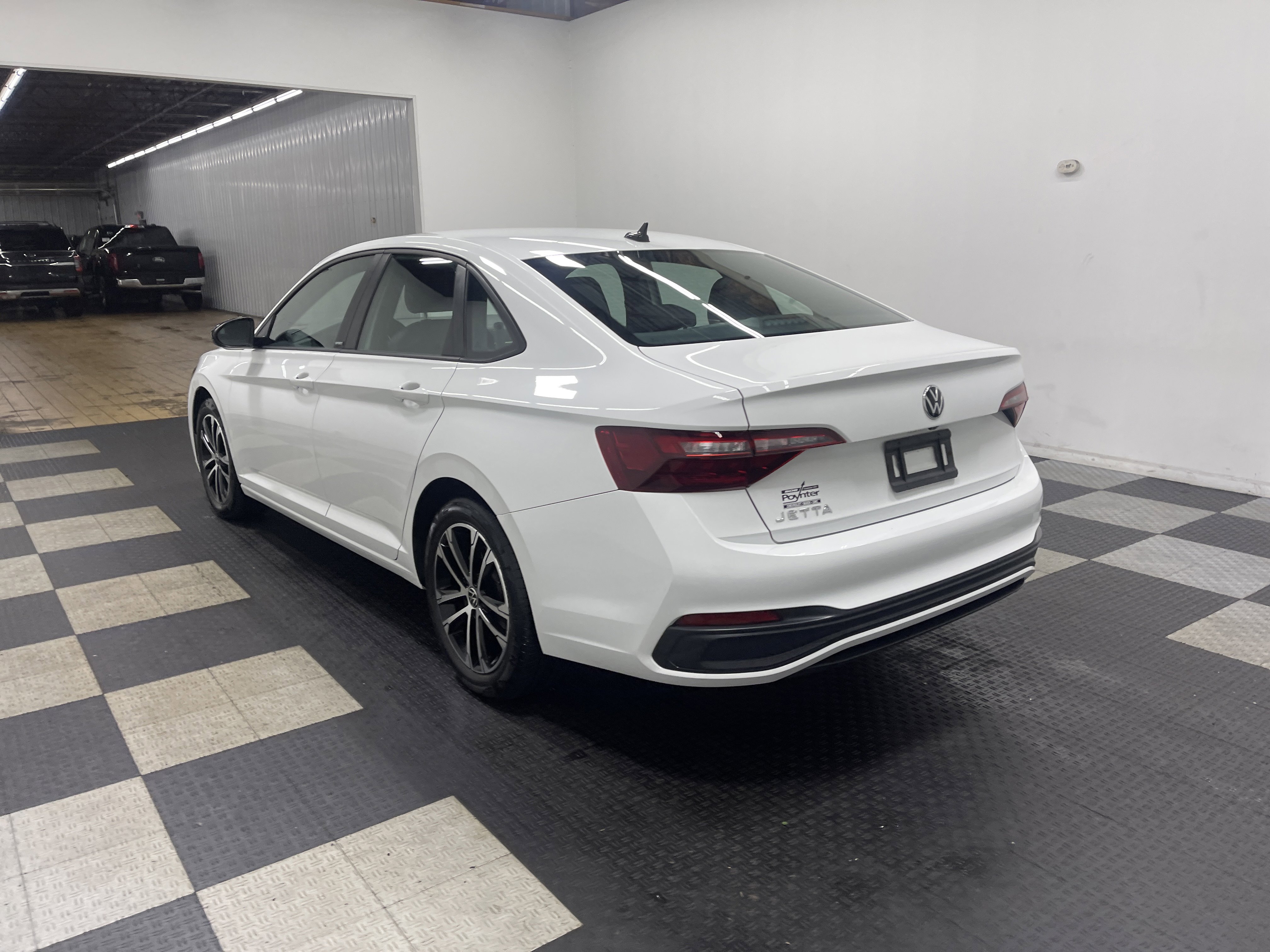 Used 2024 Volkswagen Jetta Sport image 2