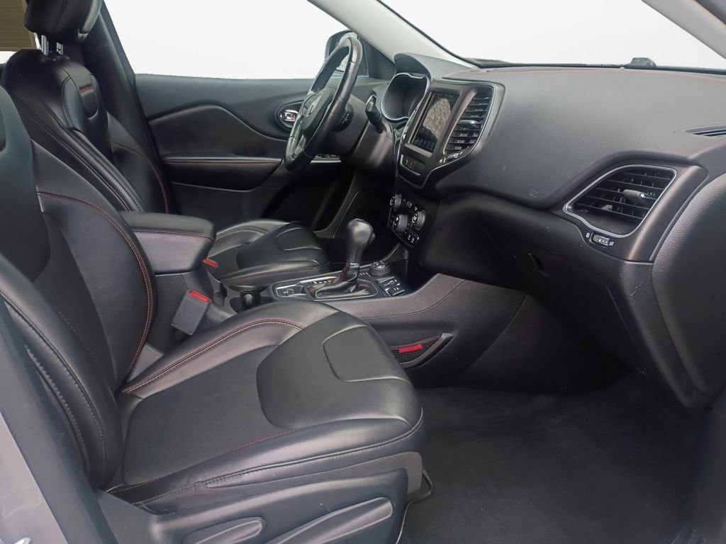 Used 2020 Jeep Cherokee Trailhawk image 24
