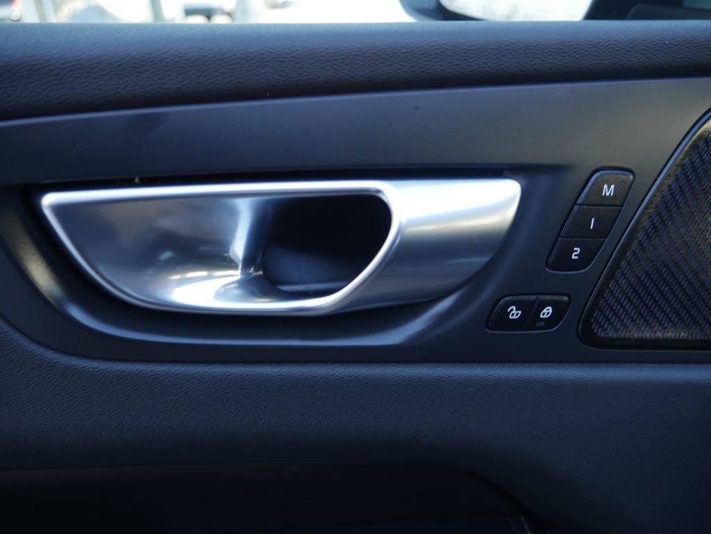 Used 2023 Volvo XC60 T8 Ultimate w/ Climate Package image 16