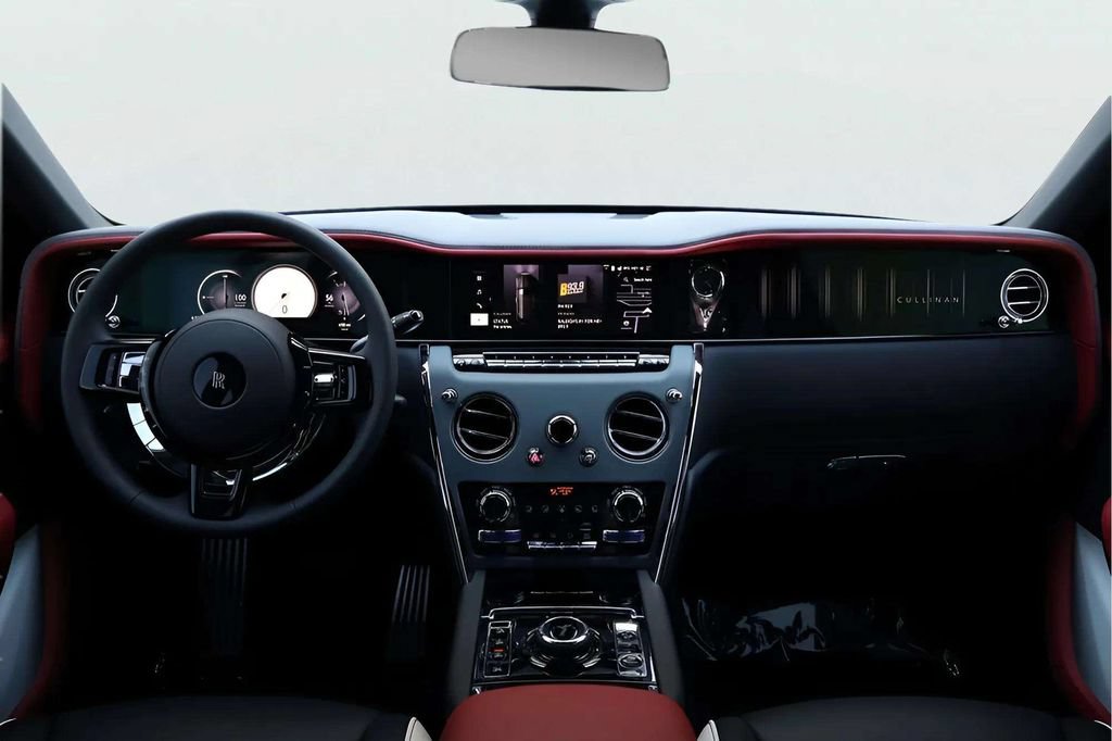 Certified 2026 Rolls-Royce Cullinan w/ Cullinan Package AWD/4WD image 4