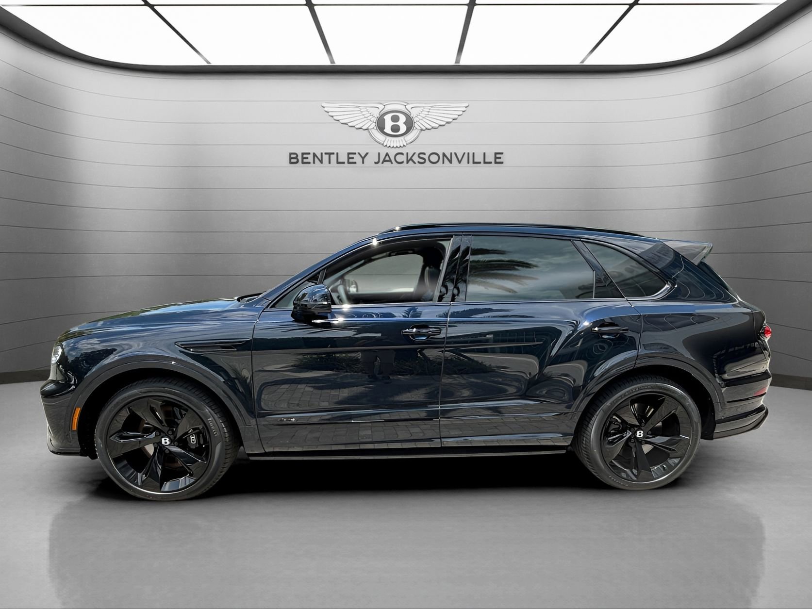 Used 2024 Bentley Bentayga image 16