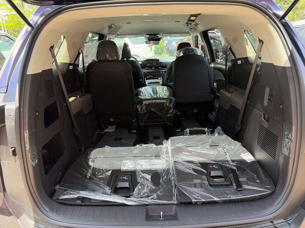 New 2026 Kia Carnival FWD image 6