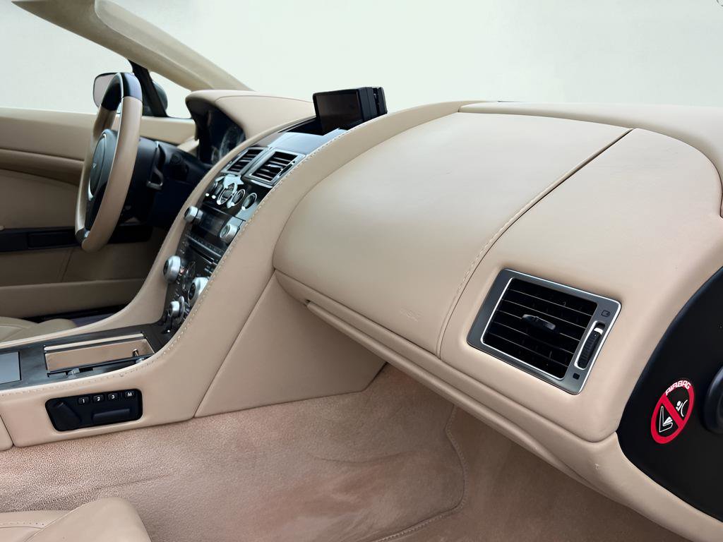 Used 2009 Aston Martin V8 Vantage Roadster RWD image 23