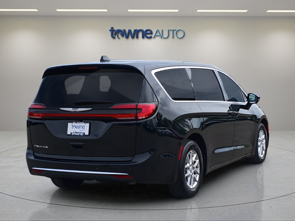 Used 2026 Chrysler Pacifica Select FWD image 6