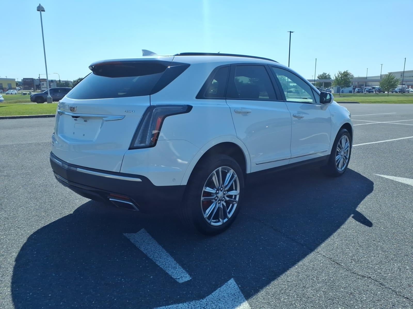 Certified 2025 Cadillac XT5 Sportv w/ Technology Package AWD/4WD image 4
