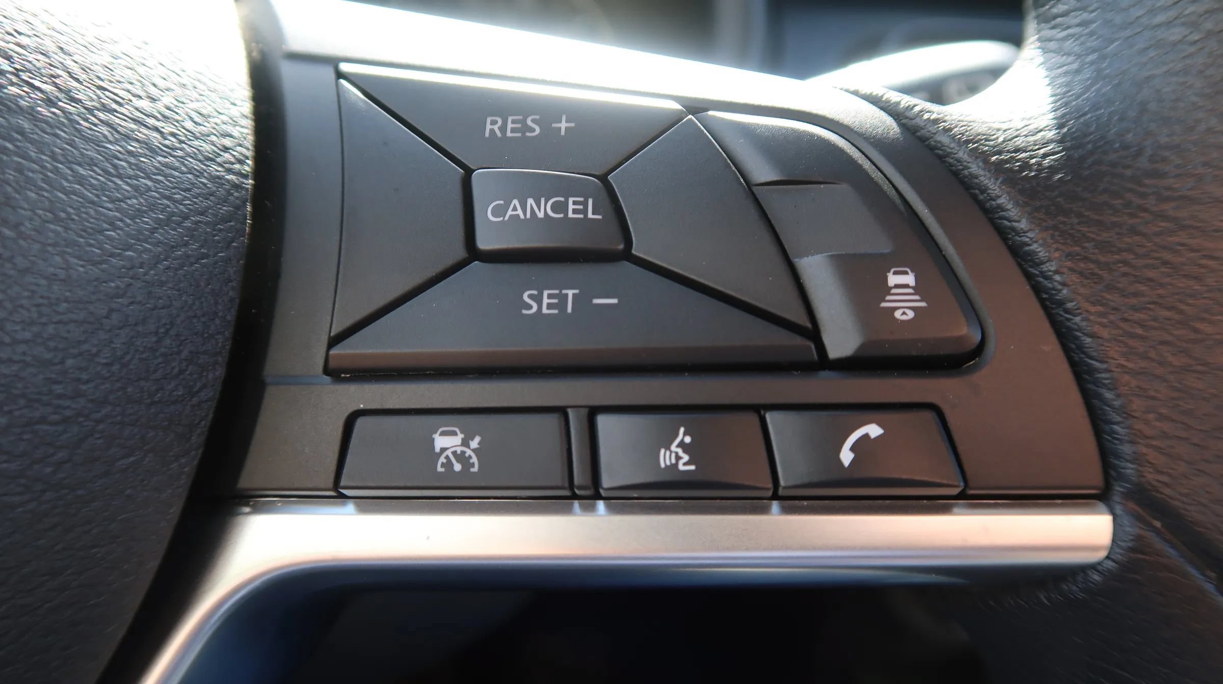 Used 2023 Nissan Kicks SV FWD image 38