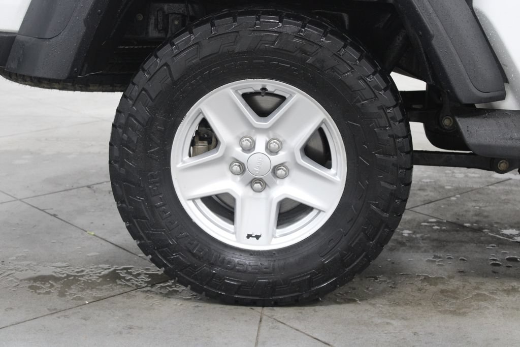 Used 2020 Jeep Gladiator Sport w/ Quick Order Package 24S AWD/4WD image 18