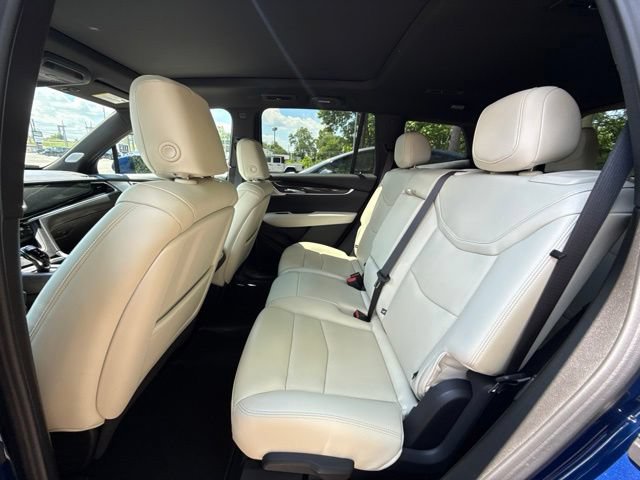 Certified 2024 Cadillac XT6 Sport w/ Technology Package AWD/4WD image 13