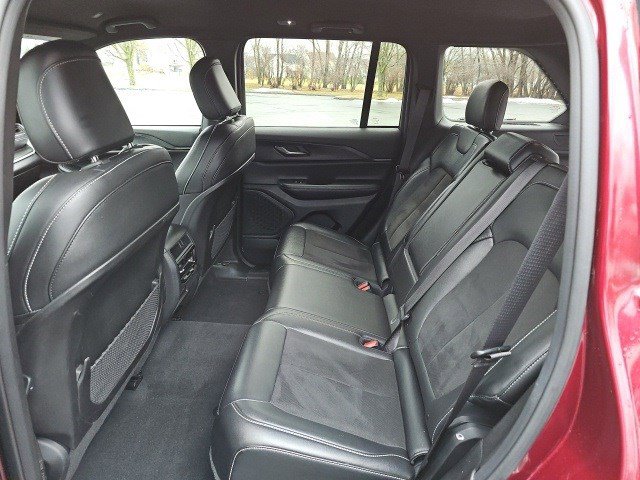 Used 2024 Jeep Grand Cherokee Altitude image 19