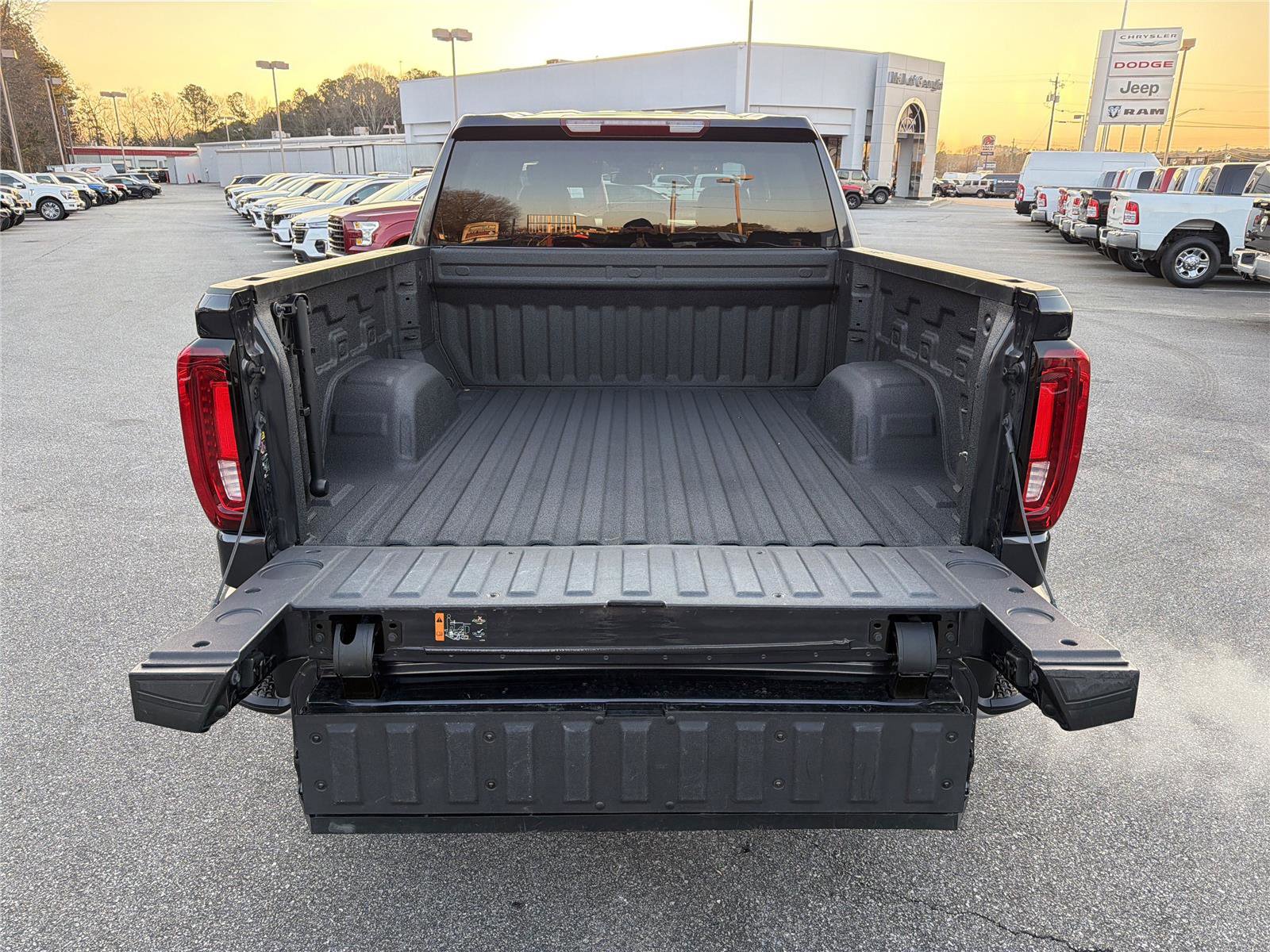 Used 2025 GMC Sierra 1500 SLT image 19