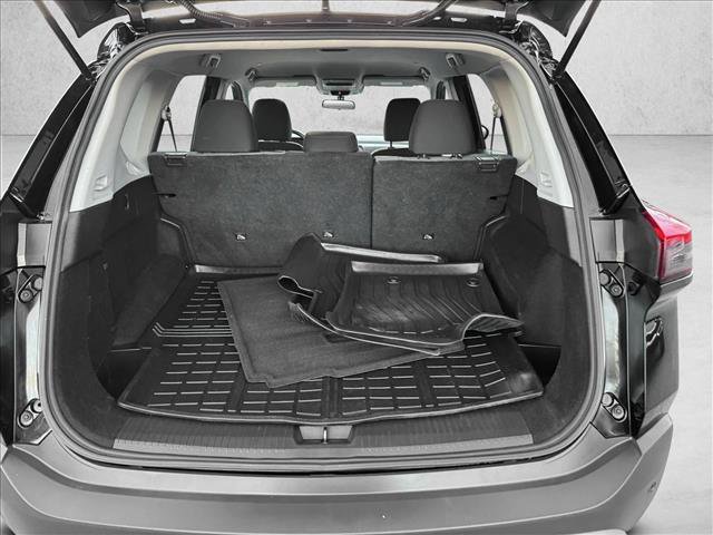 Used 2022 Nissan Rogue SV image 8