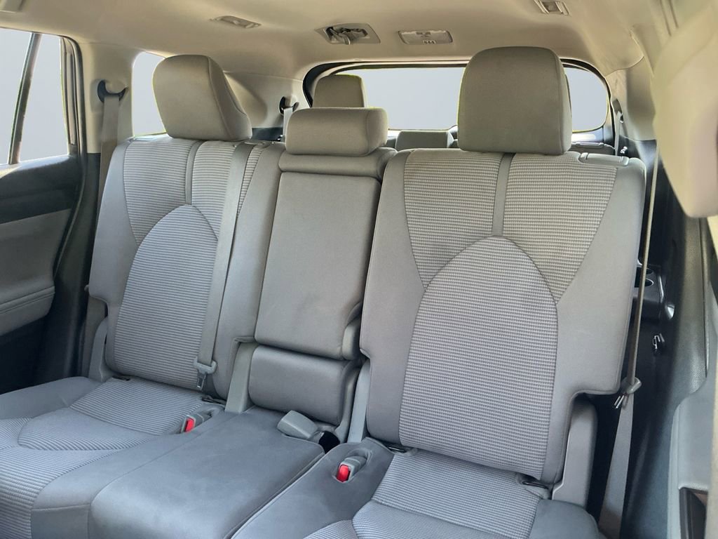 Used 2023 Toyota Highlander L FWD image 14