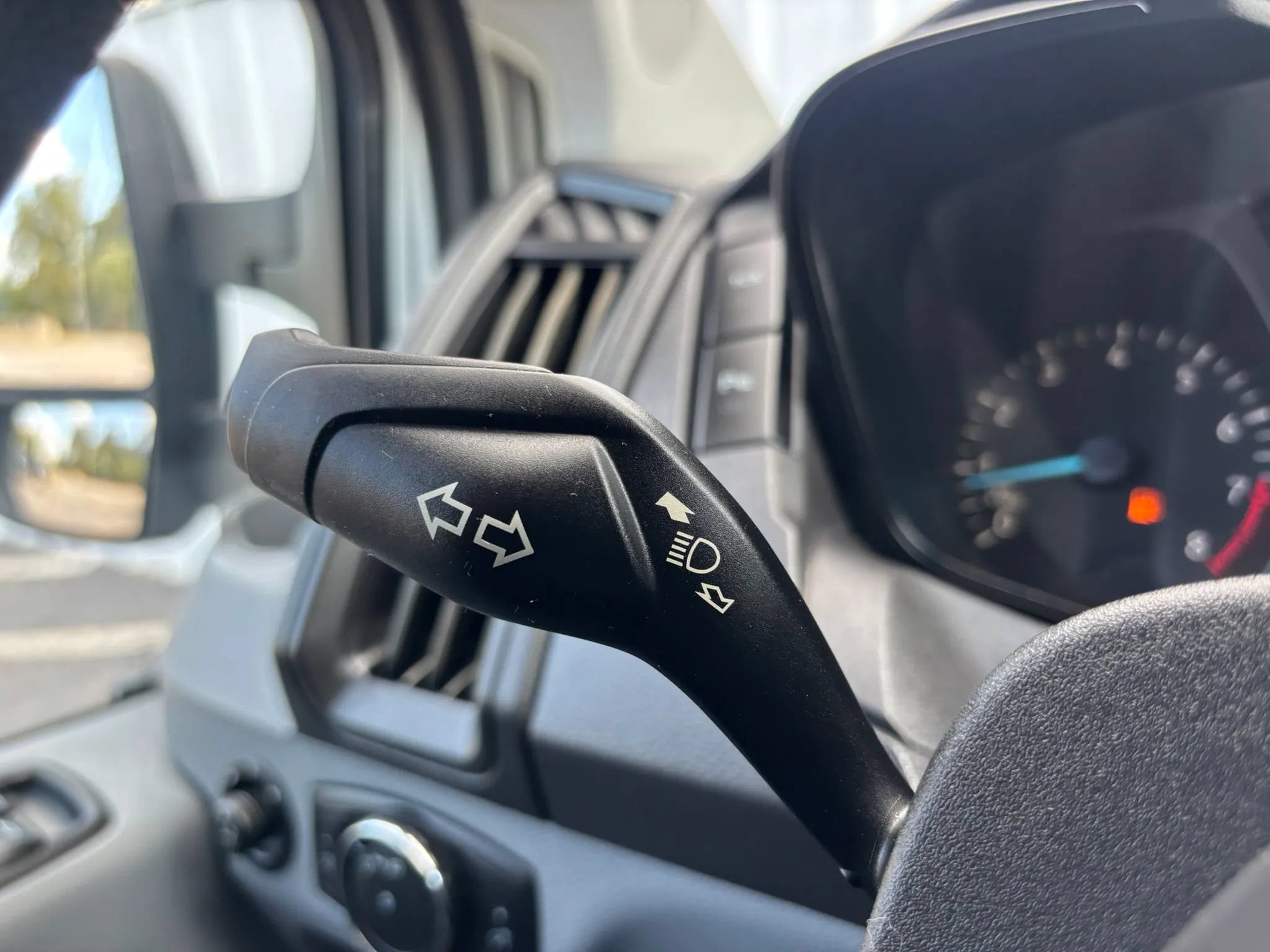 Used 2018 Ford Transit 150 XL RWD image 18