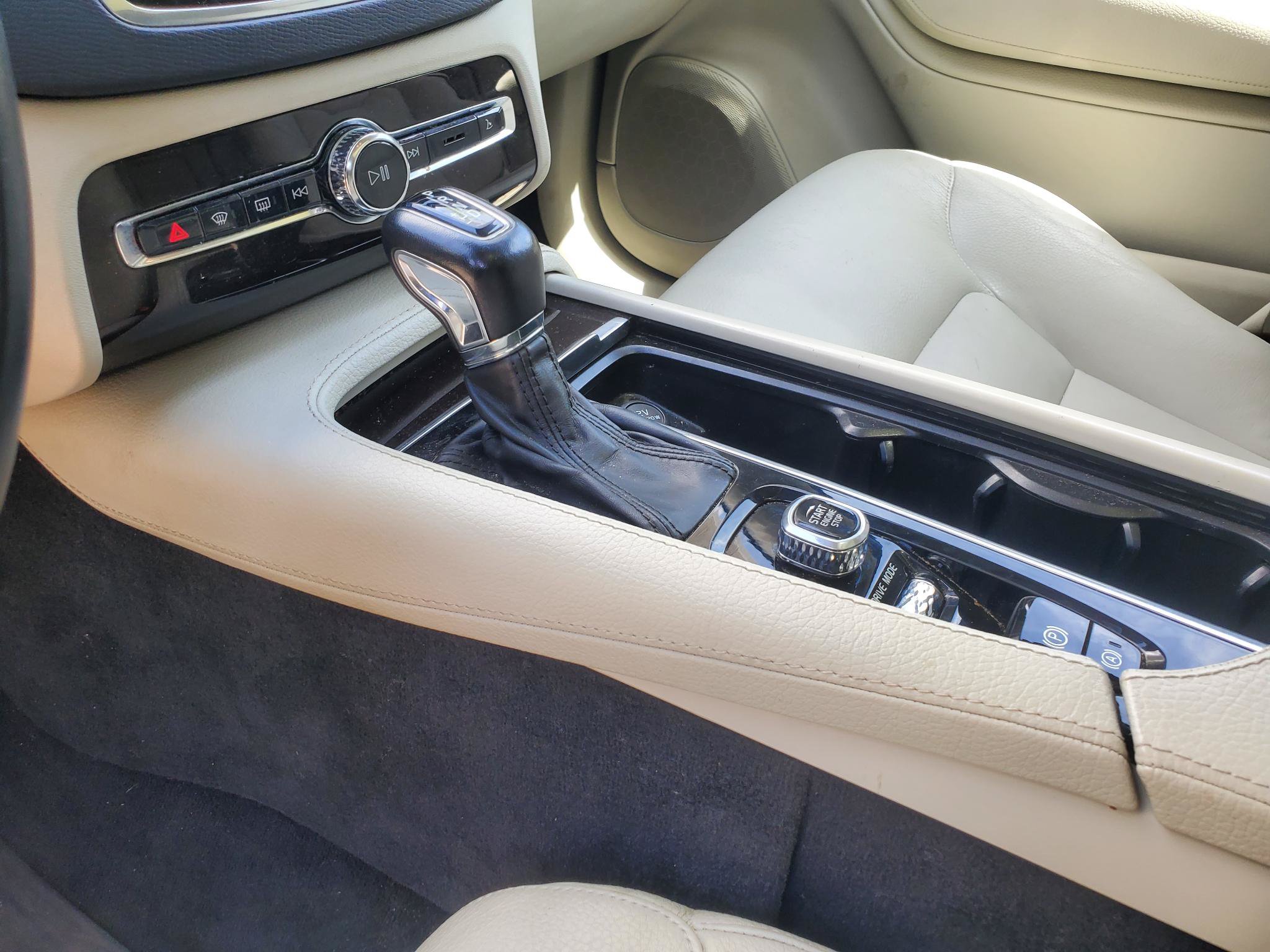 Used 2019 Volvo XC90 T5 Momentum AWD/4WD image 23