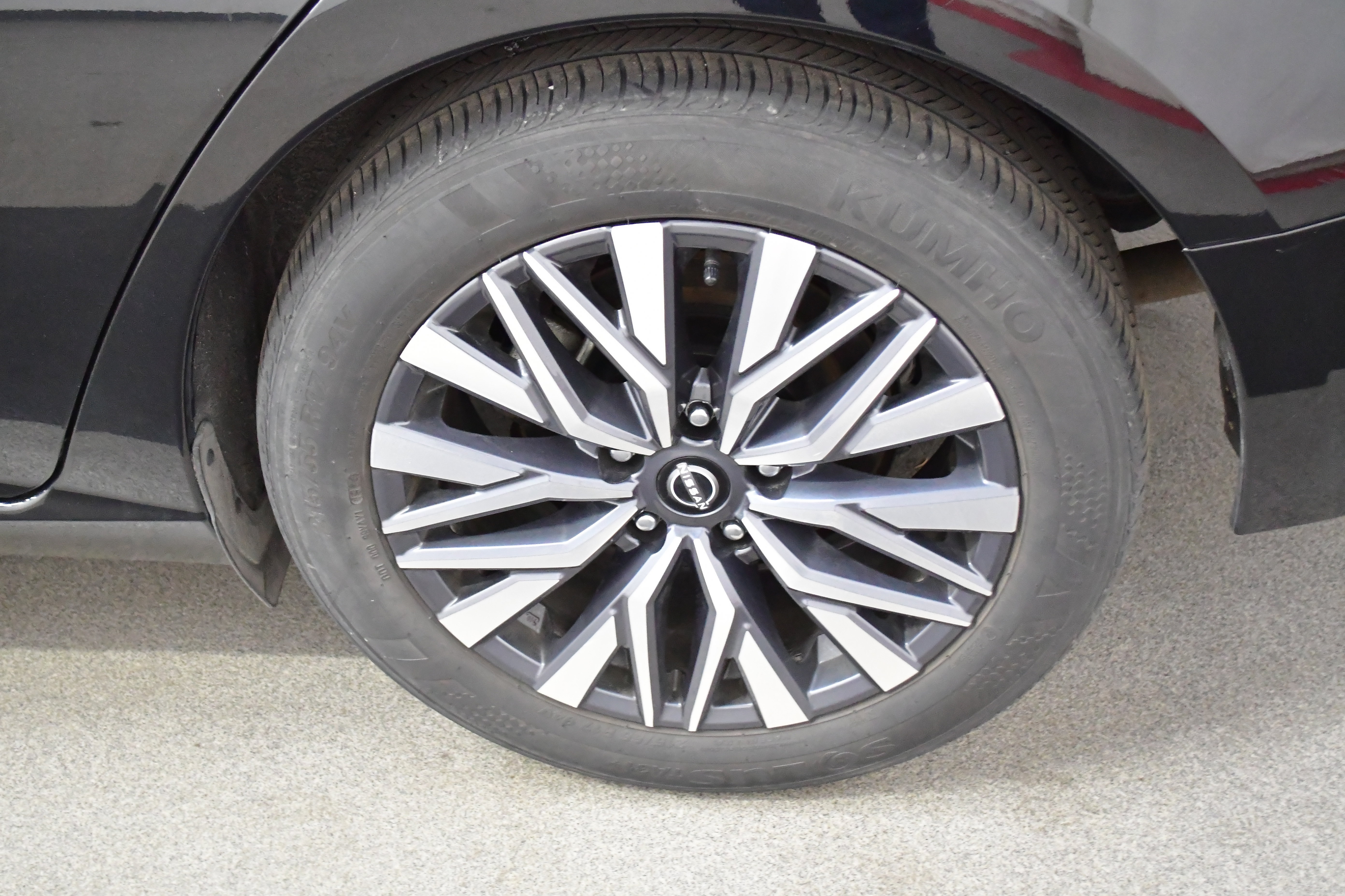 Used 2025 Nissan Altima 2.5 SV FWD image 31