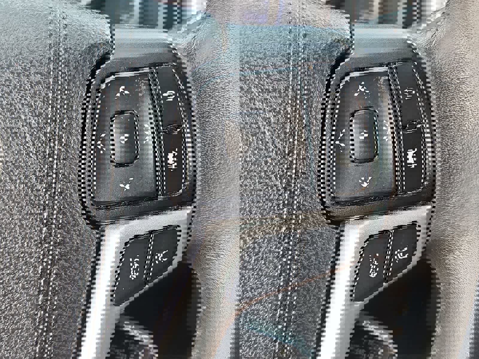 Used 2019 Toyota Highlander SE w/ Nightshade Edition image 26