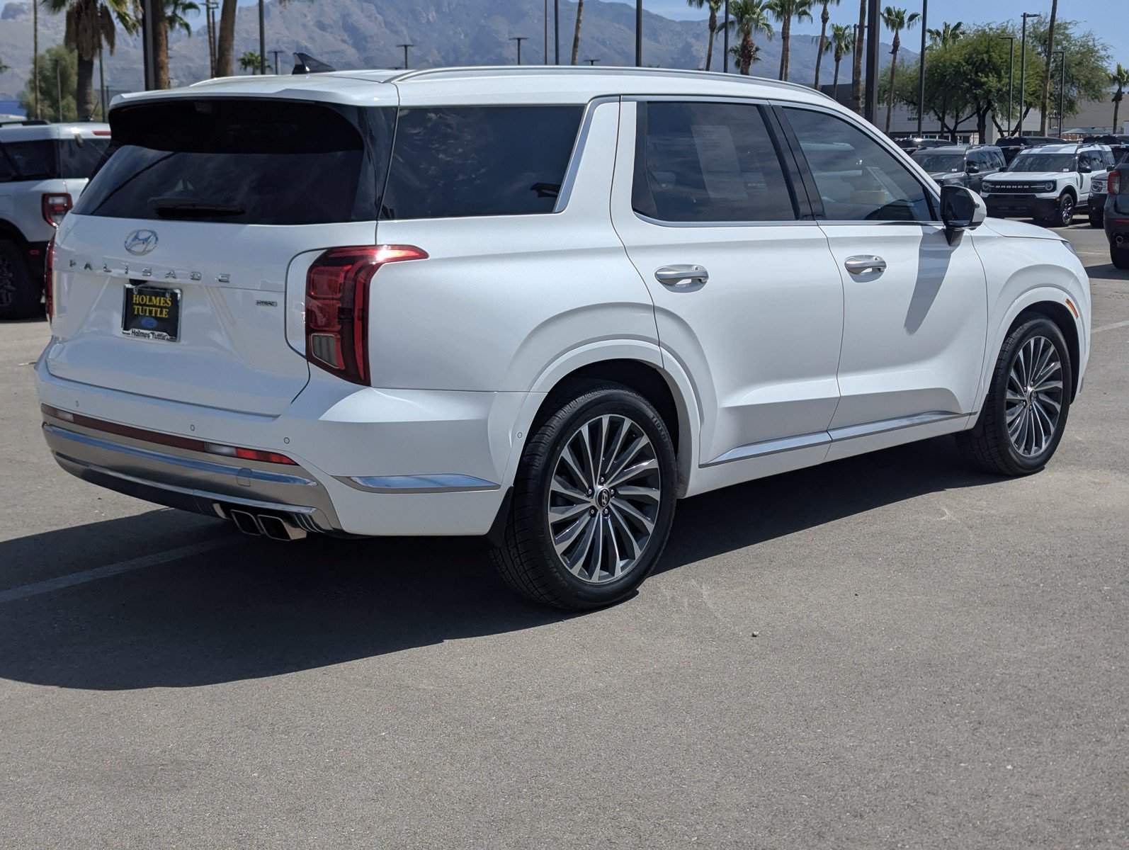 Used 2023 Hyundai Palisade Calligraphy AWD/4WD image 2