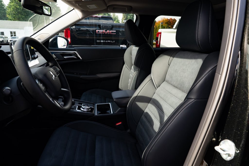 New 2025 Mitsubishi Outlander SE image 18