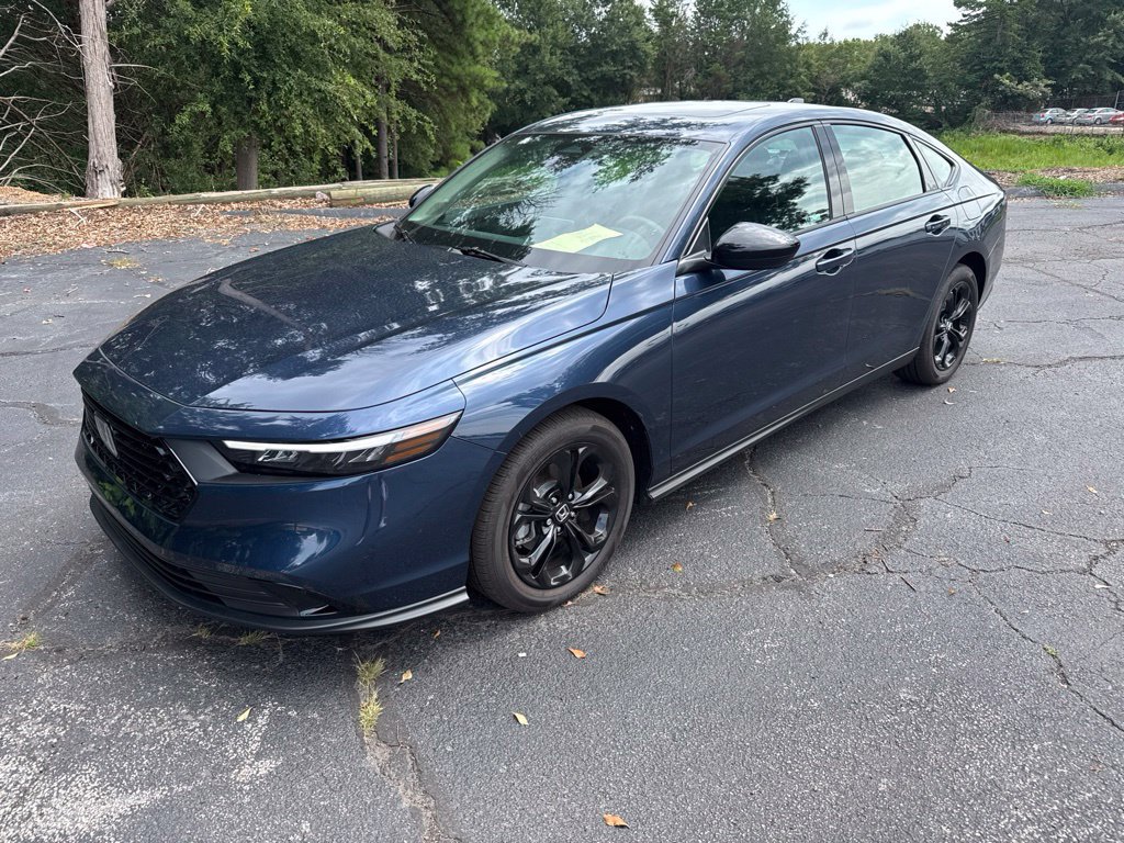 Used 2025 Honda Accord SE image 1
