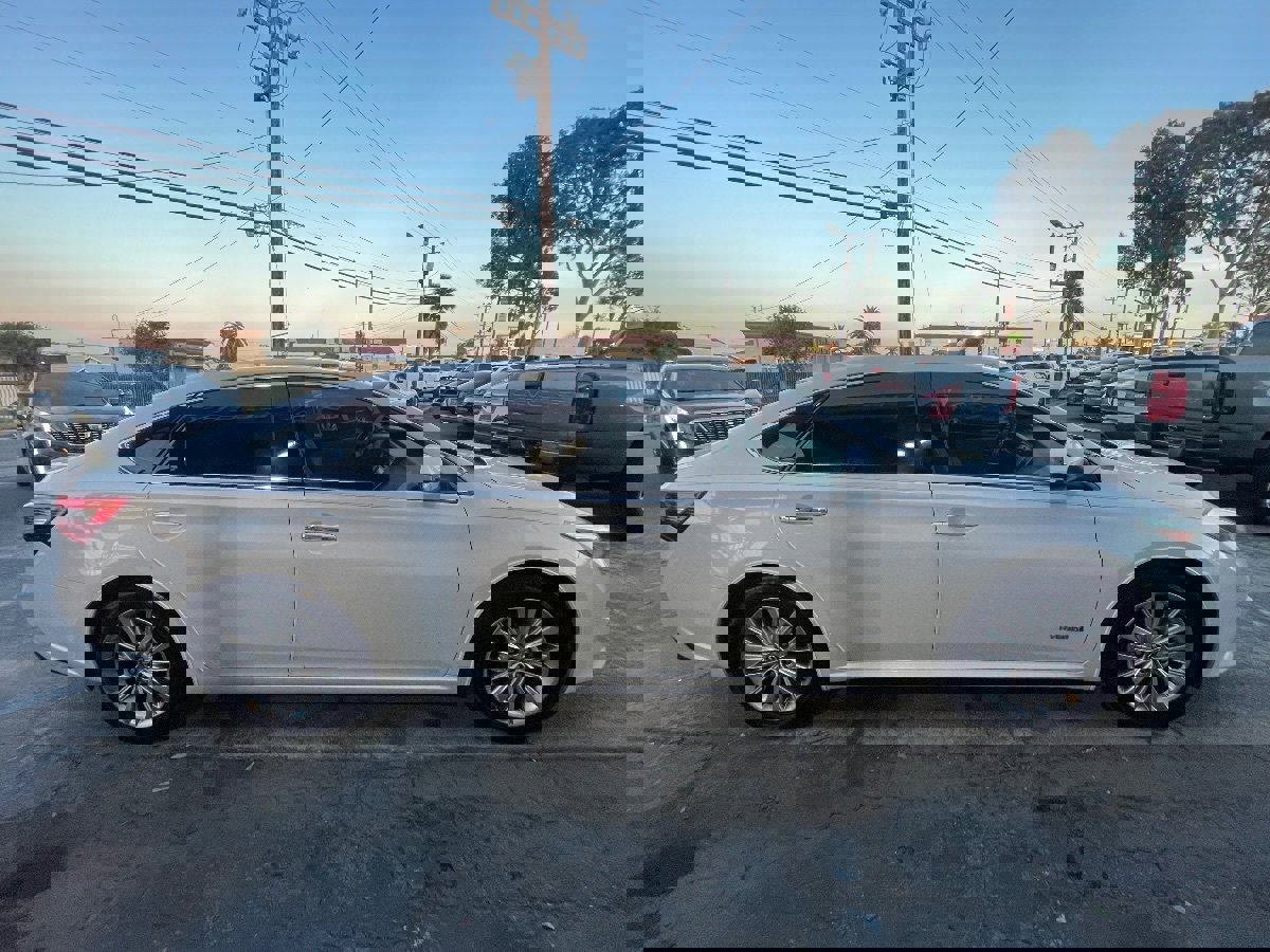 Used 2018 Toyota Avalon Limited FWD image 4