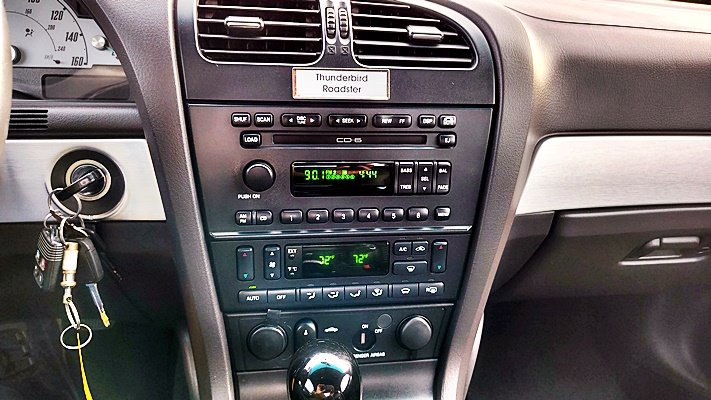 Used 2002 Ford Thunderbird Deluxe image 21