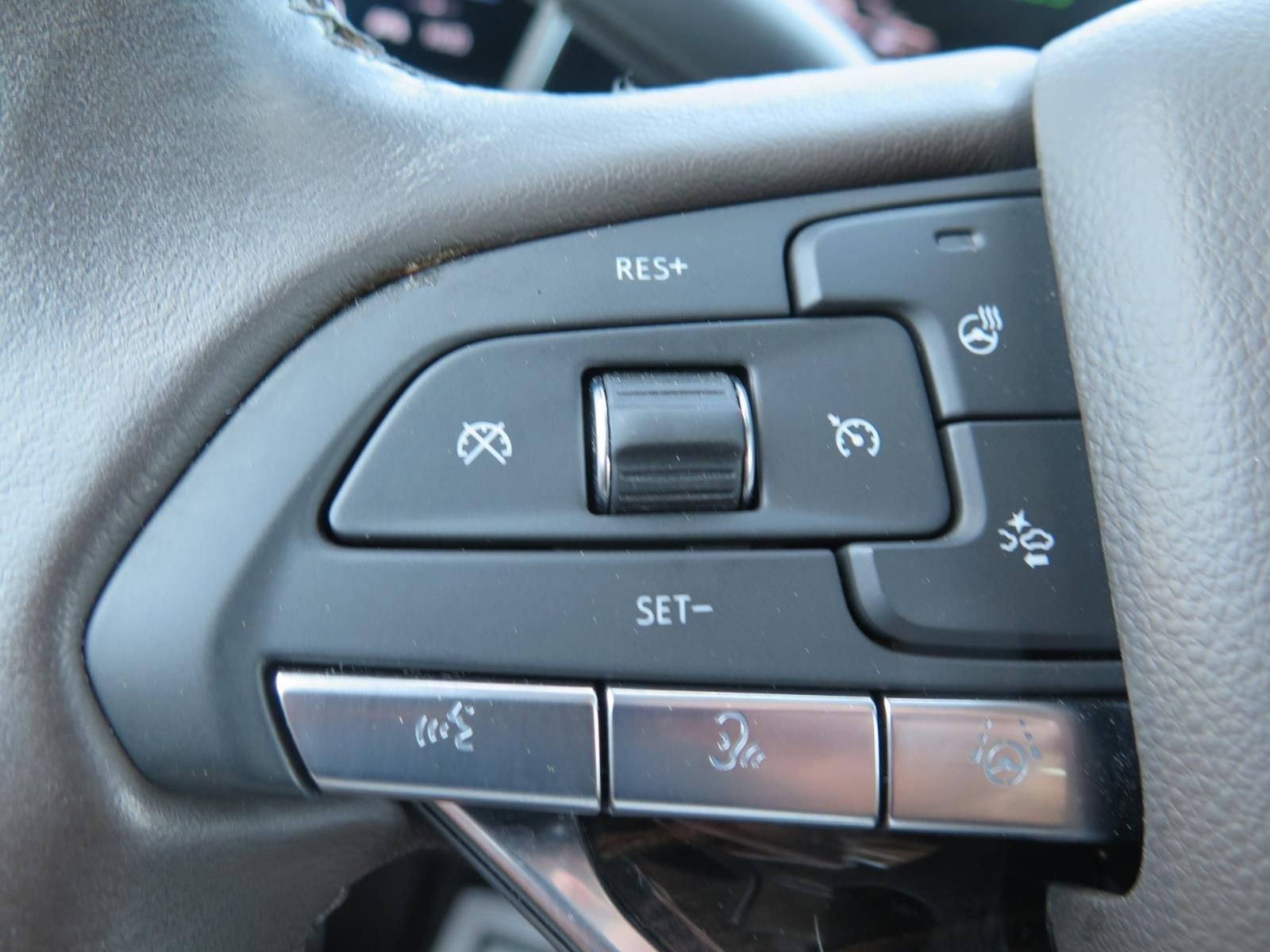 Used 2021 Cadillac Escalade ESV Premium Luxury w/ Driver Assist Tech Package AWD/4WD image 18