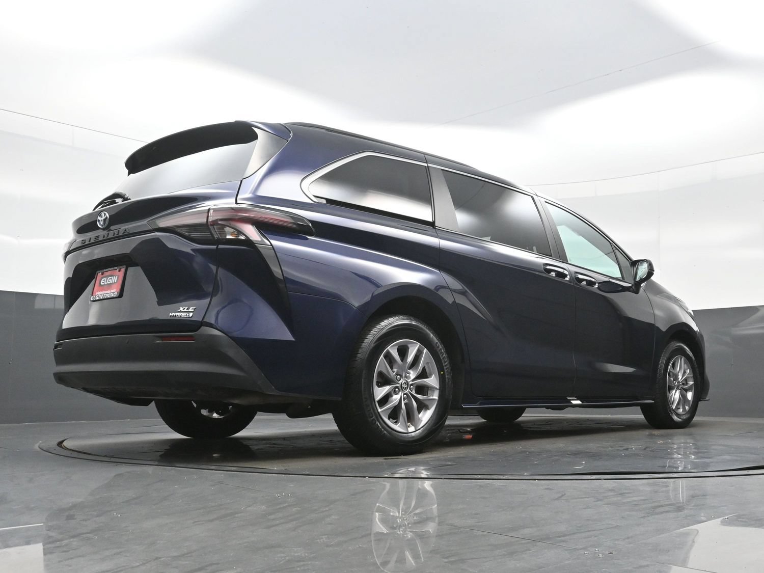 Used 2024 Toyota Sienna XLE FWD image 34