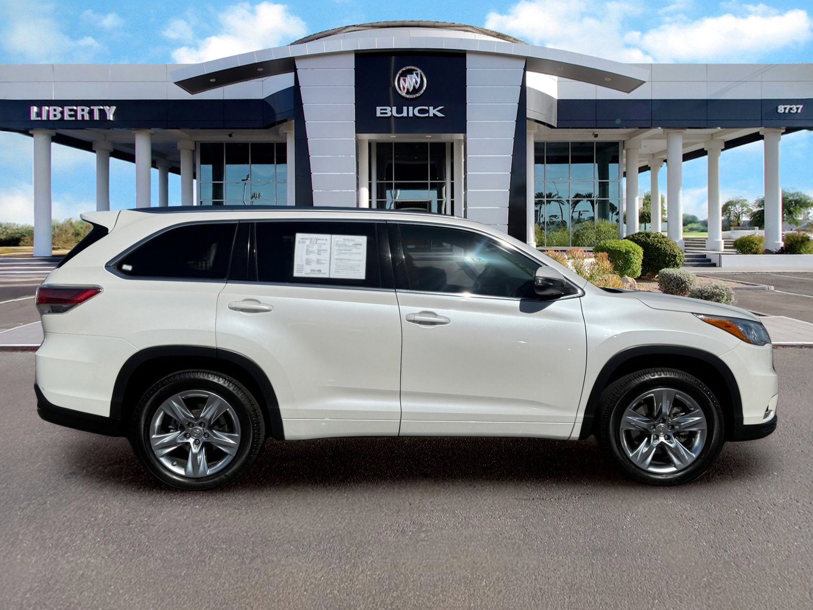 Used 2015 Toyota Highlander Limited FWD image 2