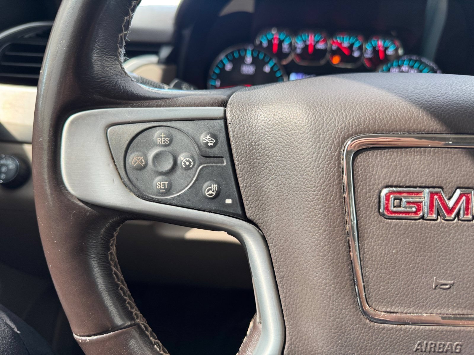Used 2018 GMC Yukon XL SLT w/ Open Road Package RWD image 23