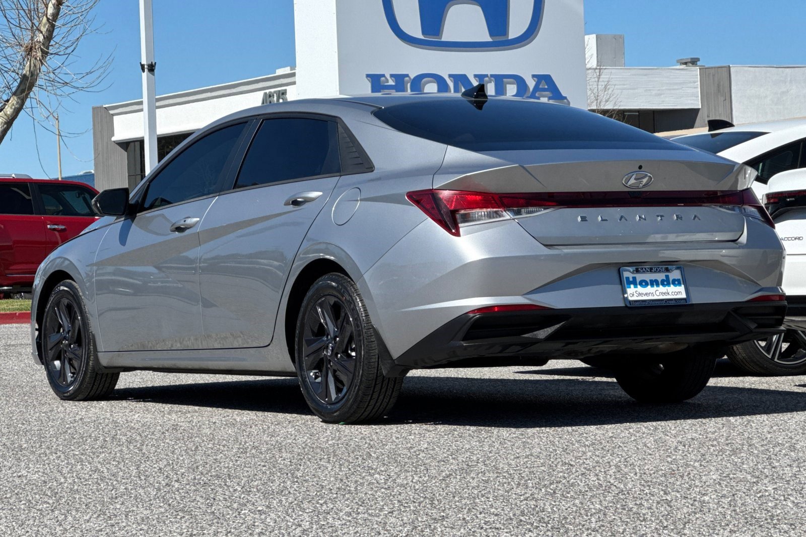 Used 2023 Hyundai Elantra SEL image 3