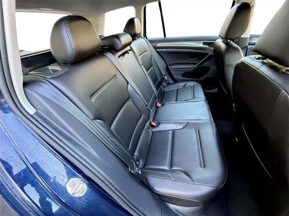 Used 2017 Volkswagen Golf Alltrack S image 14