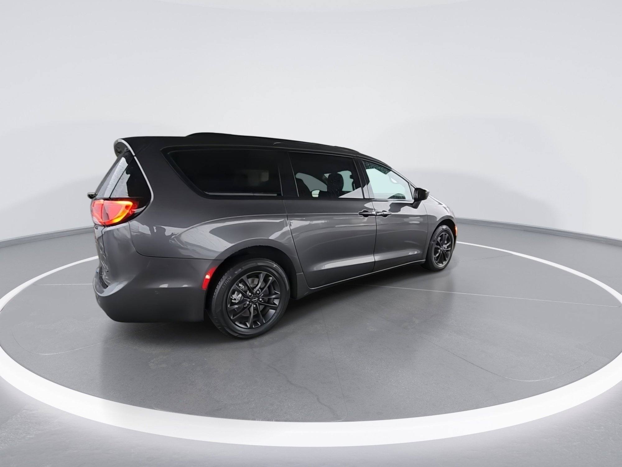 Certified 2020 Chrysler Pacifica Touring-L w/ Advanced Safetytec Group AWD/4WD image 4