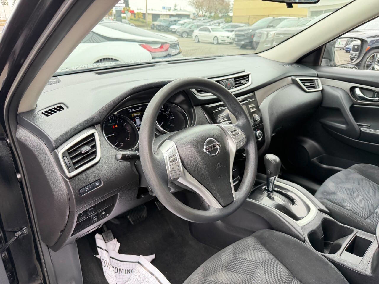 Used 2014 Nissan Rogue S image 33