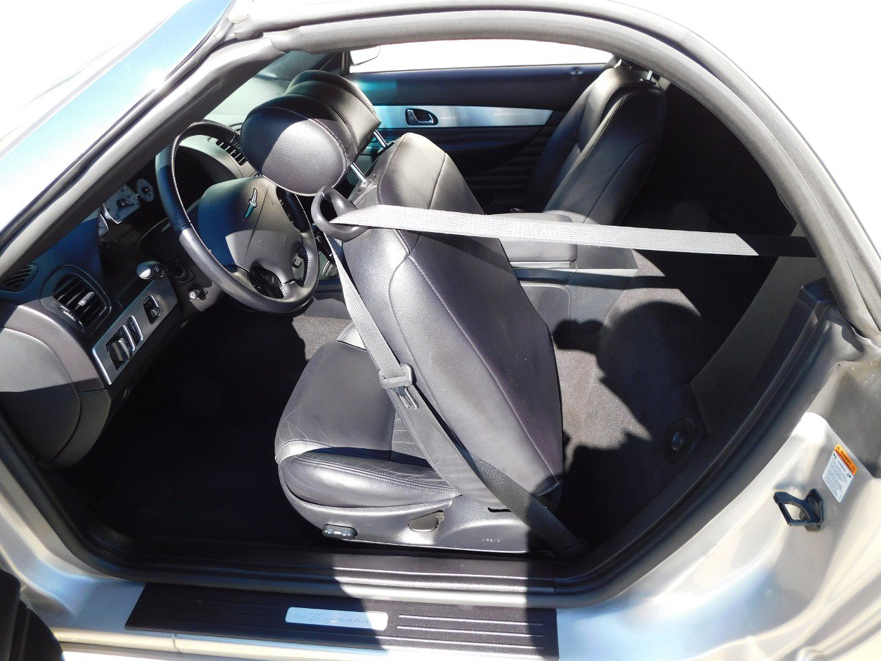 Used 2004 Ford Thunderbird image 22