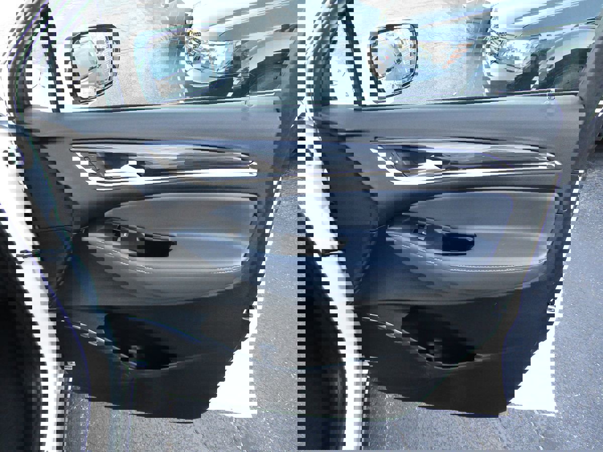 Used 2024 Buick Enclave Premium image 34