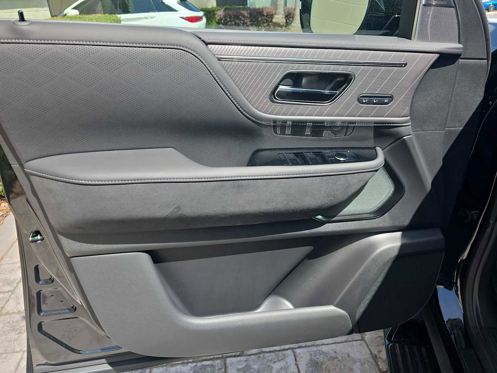 New 2026 INFINITI QX80 Autograph w/ Premium Cargo Package image 16