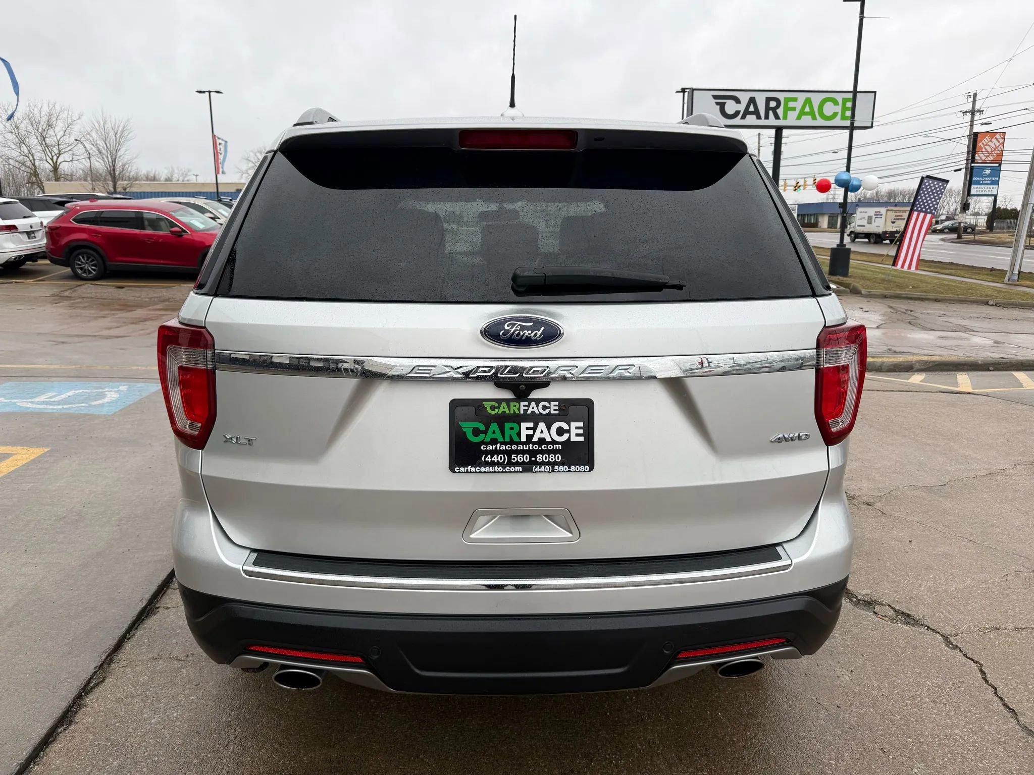 Used 2018 Ford Explorer XLT w/ Equipment Group 202A image 11