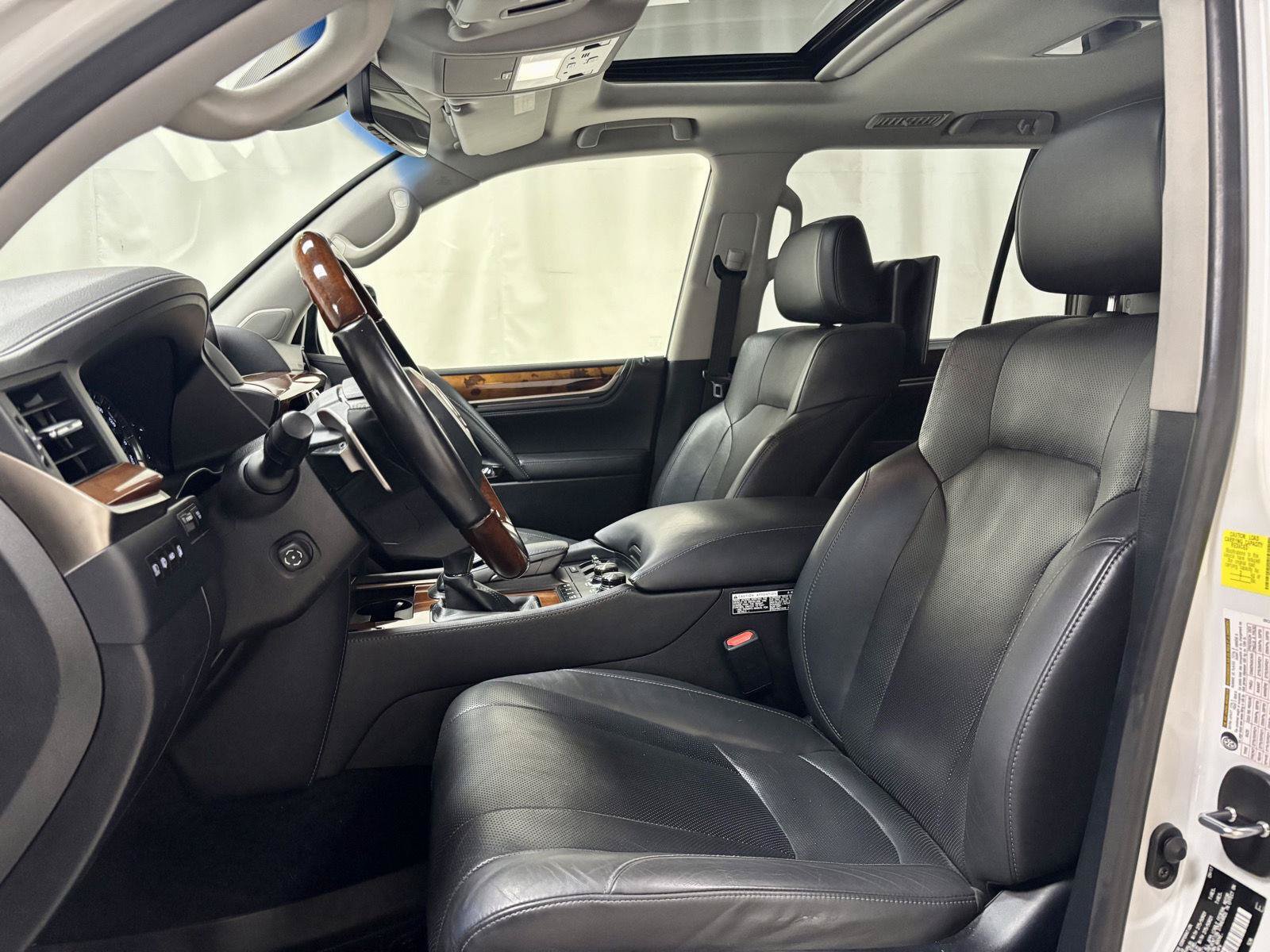 Used 2018 Lexus LX 570 4WD w/ Luxury Package image 15