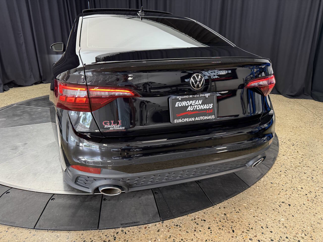 Used 2024 Volkswagen Jetta GLI Autobahn w/ GLI Black Package image 6