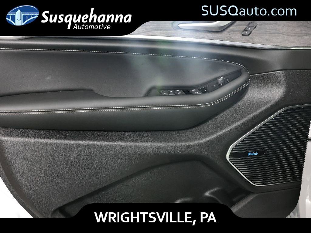 Used 2023 Jeep Grand Cherokee Overland w/ Advanced Protech Group III image 36