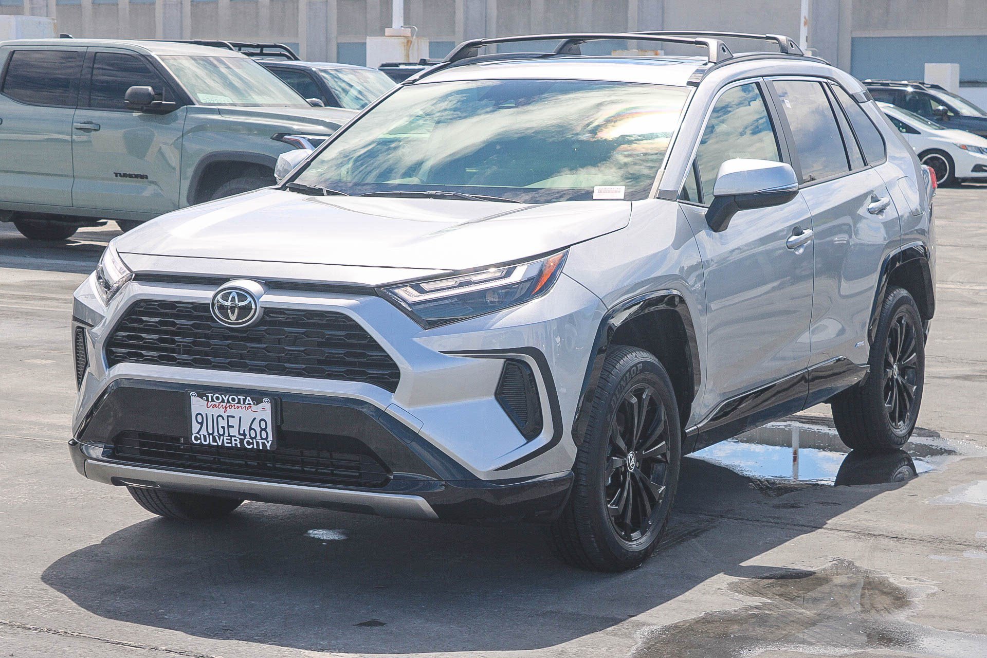 Used 2025 Toyota RAV4 SE w/ Convenience Package AWD/4WD image 3