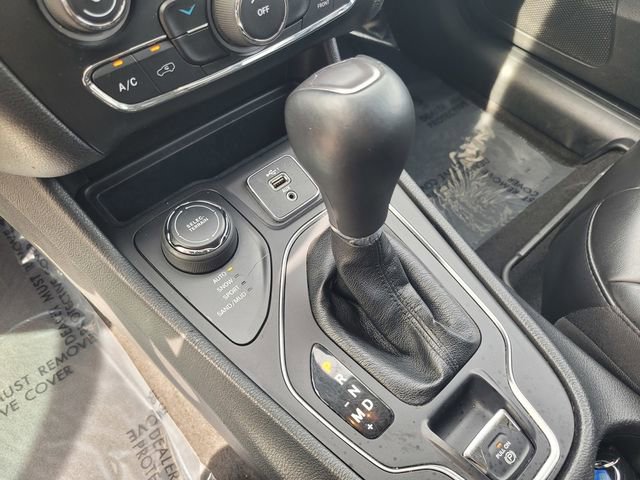 Used 2020 Jeep Cherokee Latitude Plus image 20