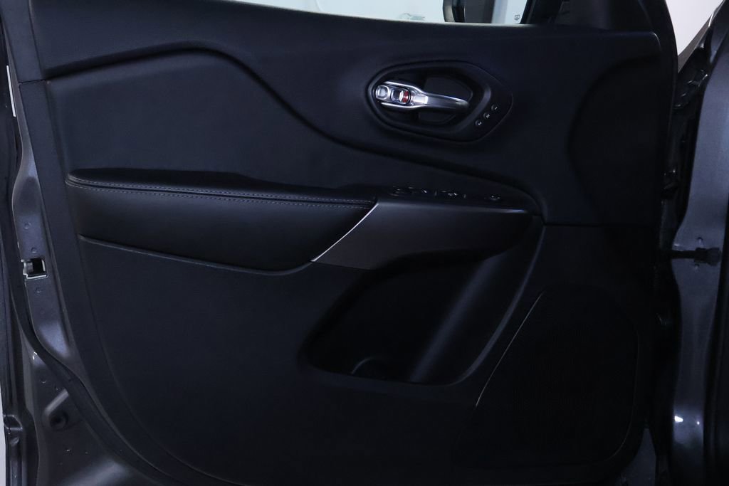 Used 2019 Jeep Cherokee Limited image 13