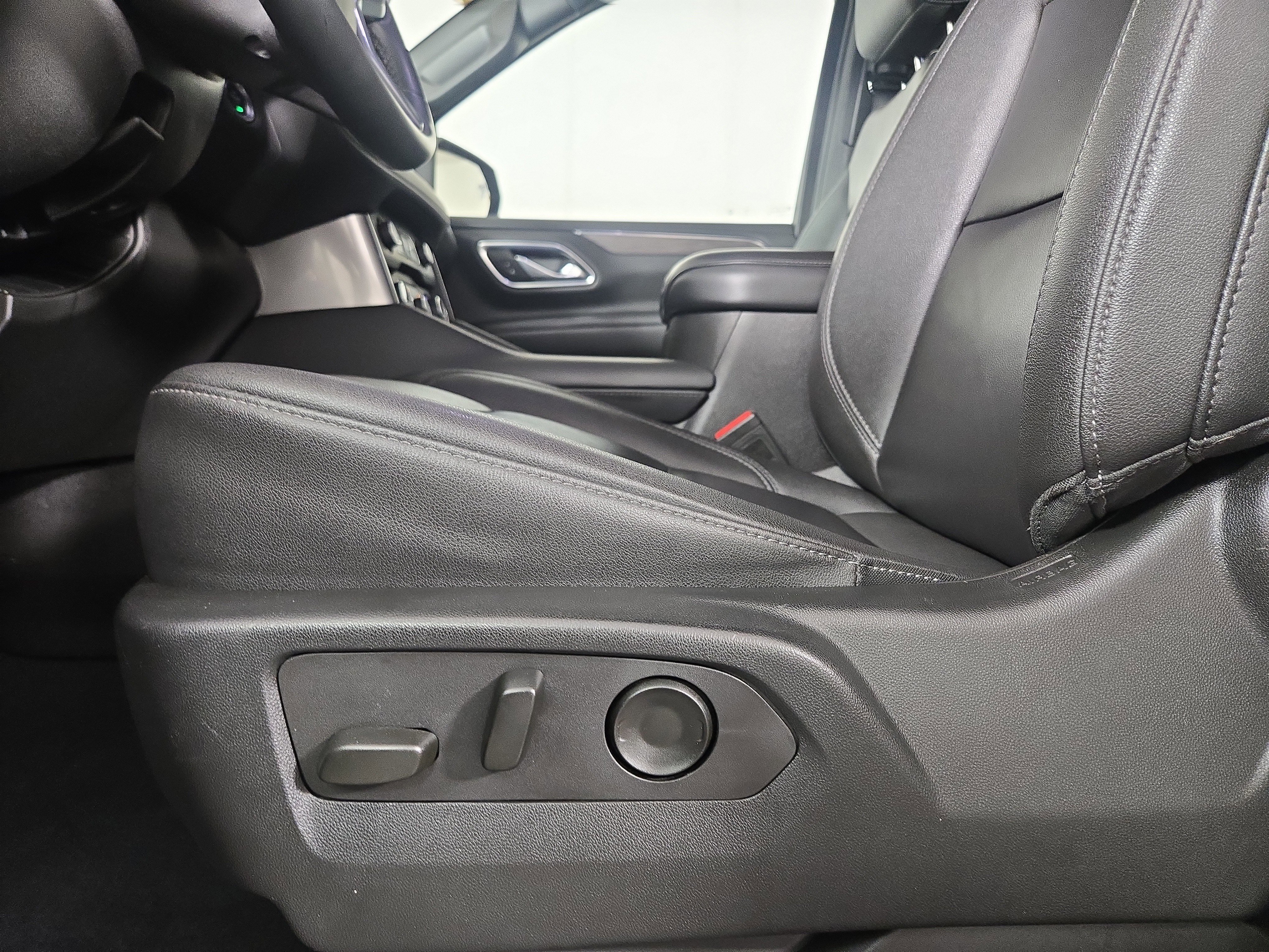 Used 2024 Chevrolet Tahoe LT image 32